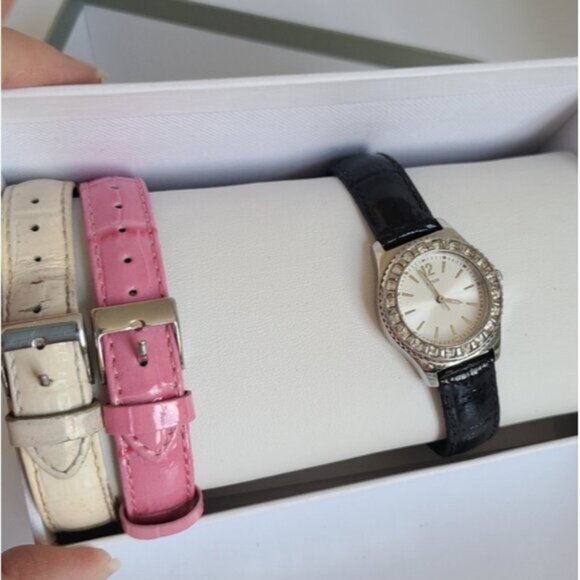 GUESS Y2K Silver Crystal 3 Genuine Leather Alligator Texture Wrist Straps Watch - Picture 6 of 15